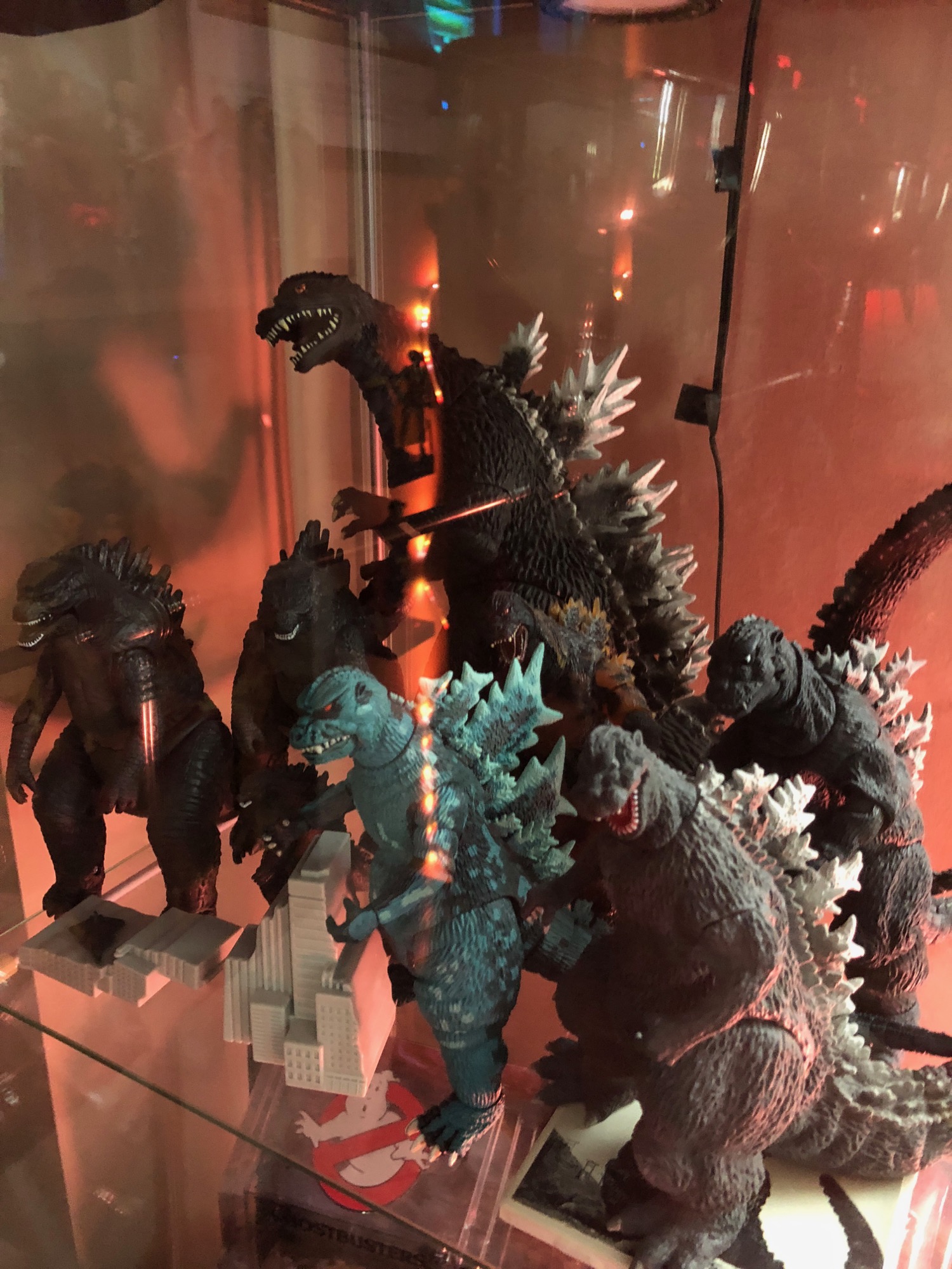 2018-04-24-home-office-godzilla photo
