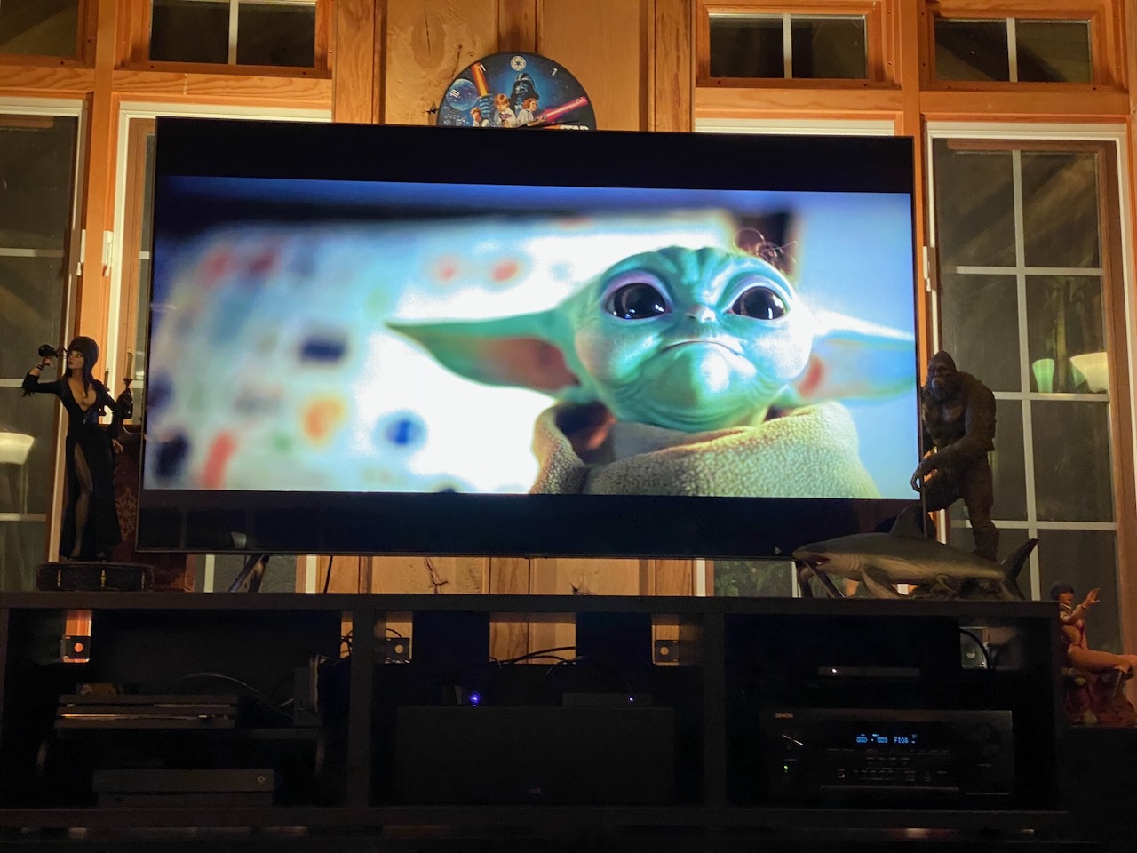 2020-10-26-sideshow-big-screen photo