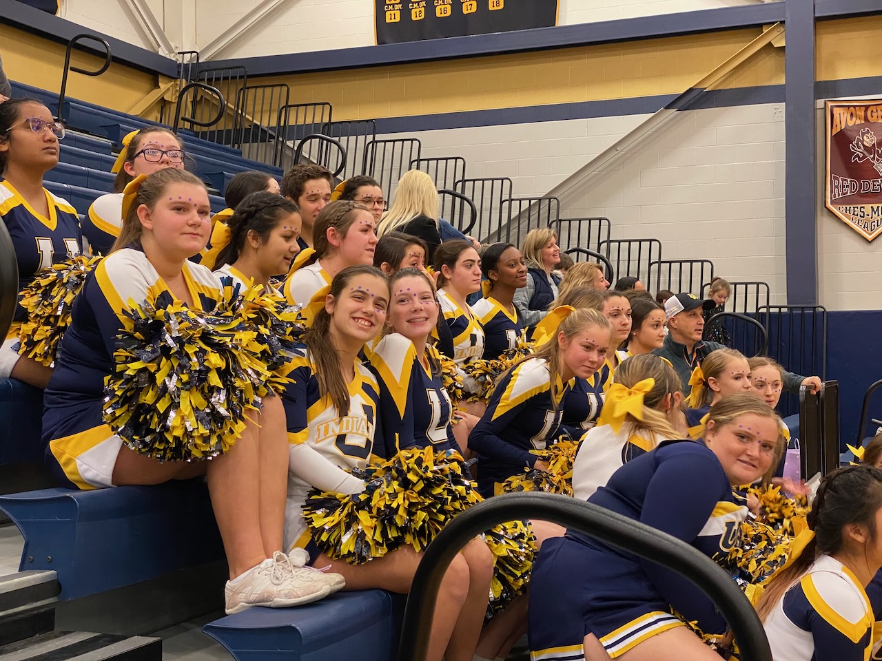2019-12-10-cheerleaders-01 photo